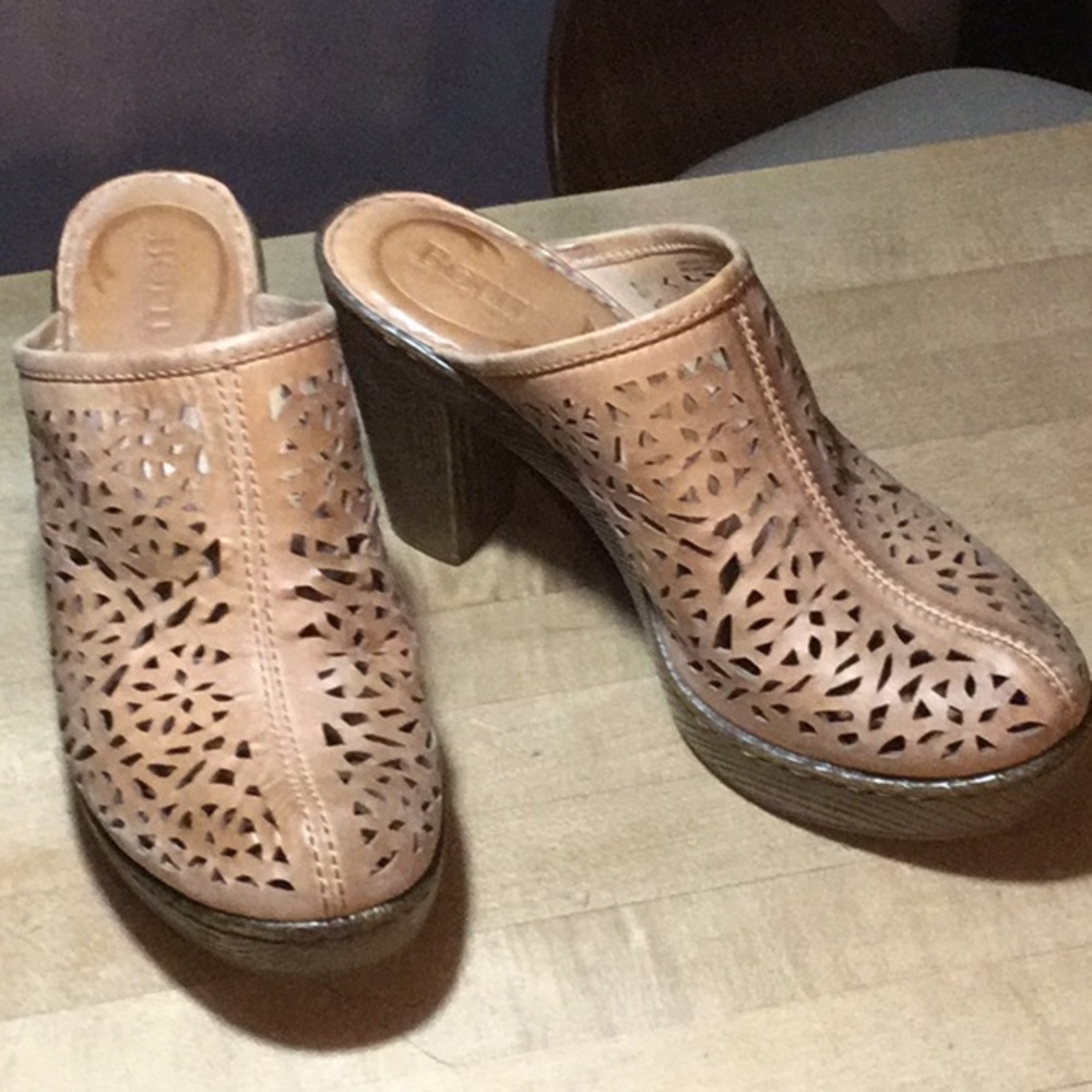 Born 4 inch leather clogs